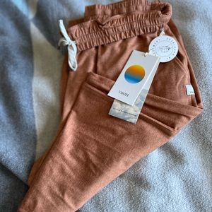 NWT Vuori Joggers in Medium